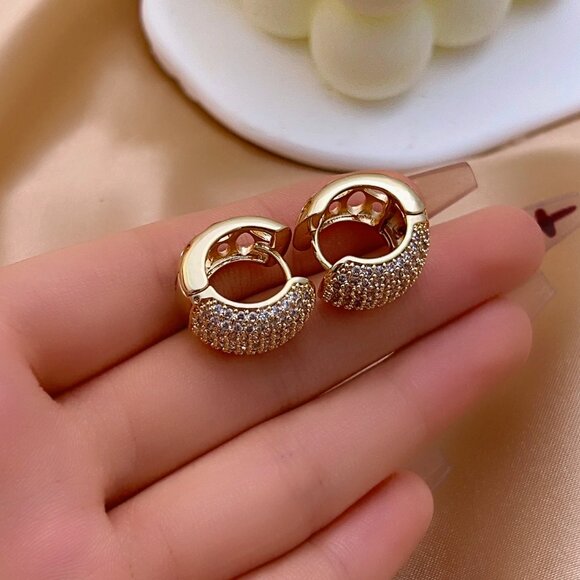 Elegant Gold and Silver Women's Earrings - Picture 5 of 5